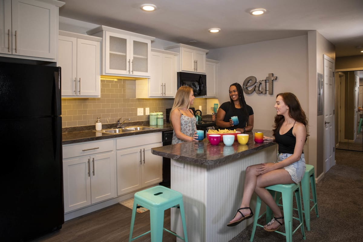 Photos of Berrytree Apartments near Michigan State University East